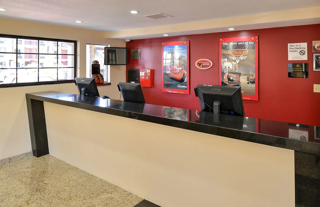 Best Western Plus Raffles Inn & Suites-1
