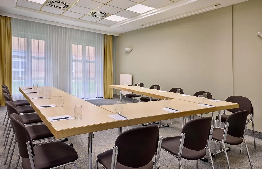 Courtyard By Marriott Magdeburg-1