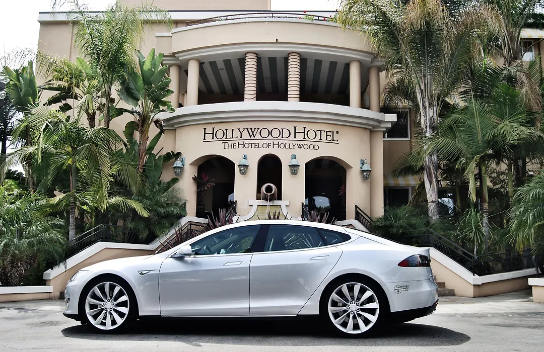 Hollywood Hotel-1