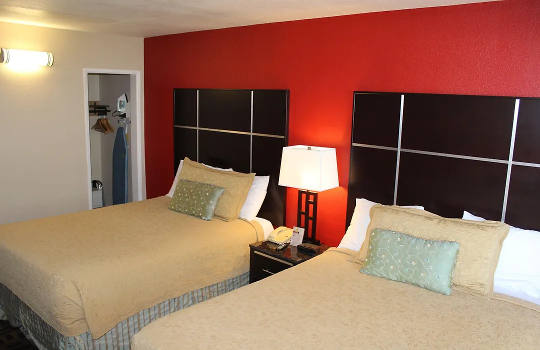 Harbor Inn & Suites Oceanside-1