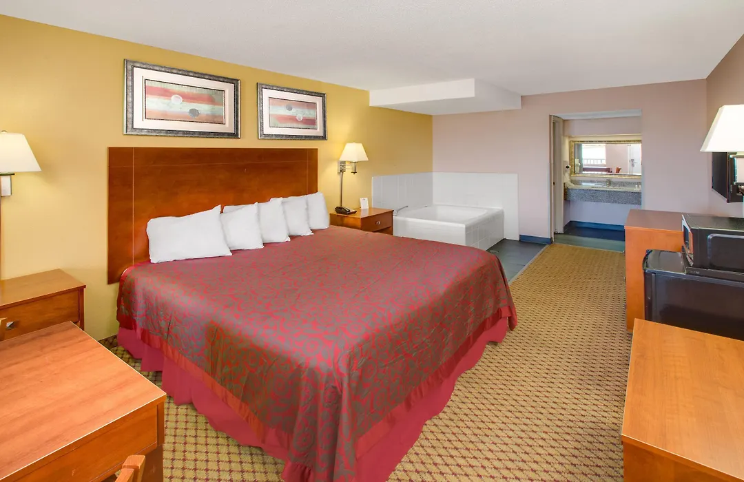 Days Inn By Wyndham Gulfport-1