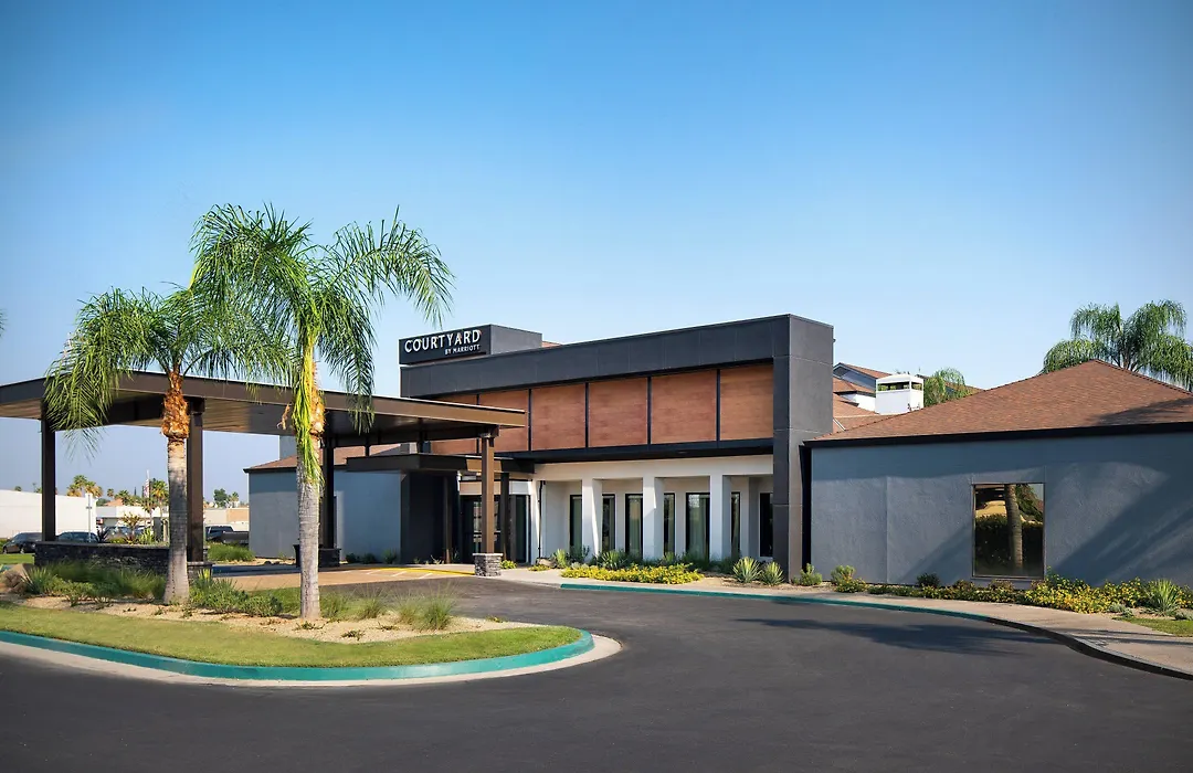 Courtyard By Marriott Fresno-1