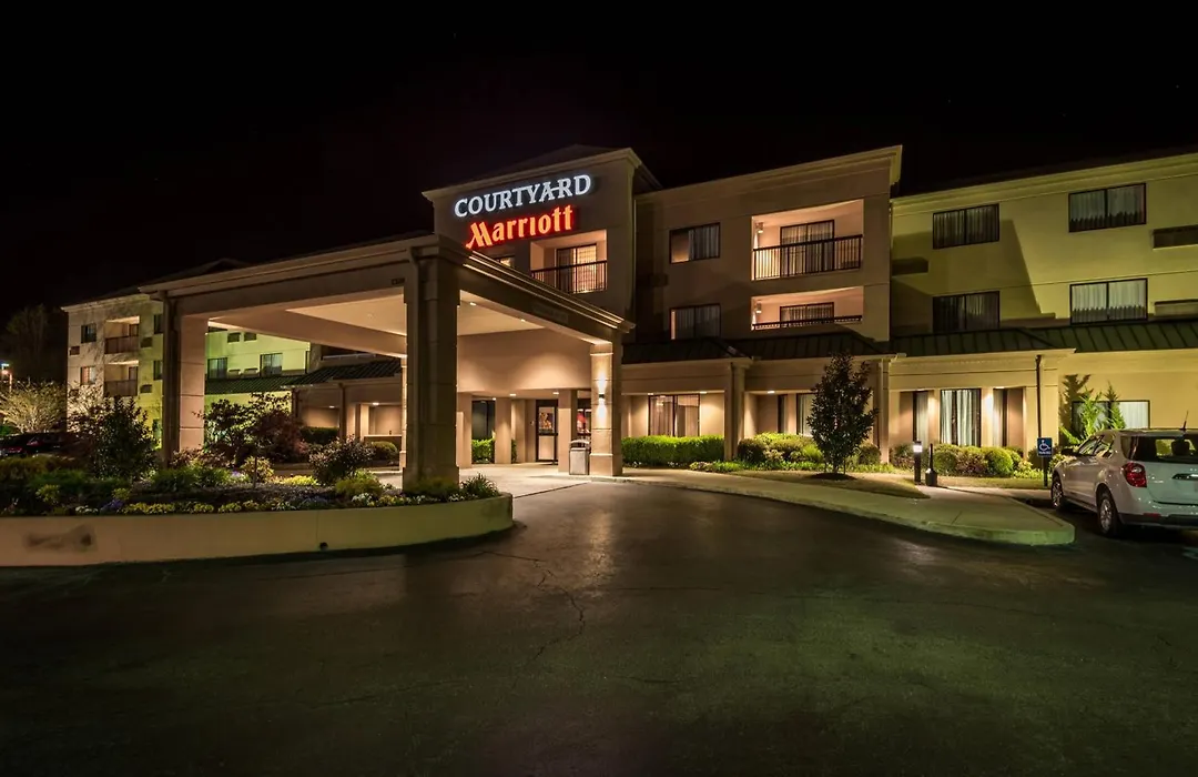 Courtyard Tupelo-1