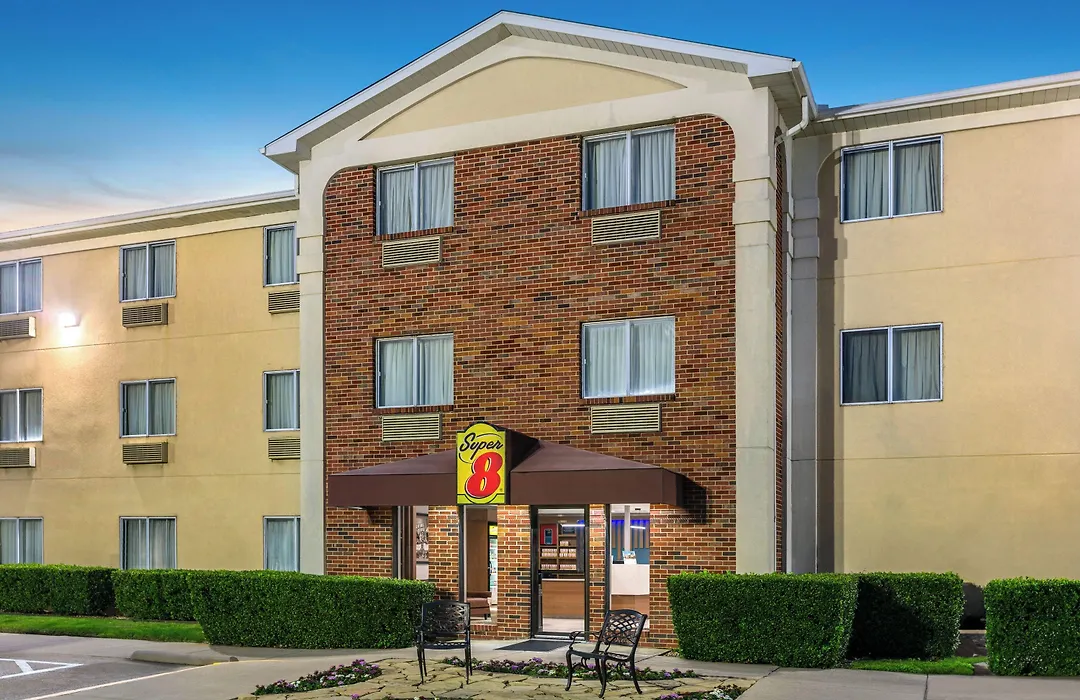 Super 8 By Wyndham Grapevine/Dfw Airport Northwest-1