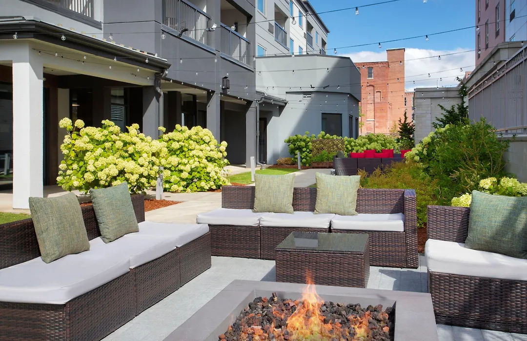 Courtyard Worcester-1