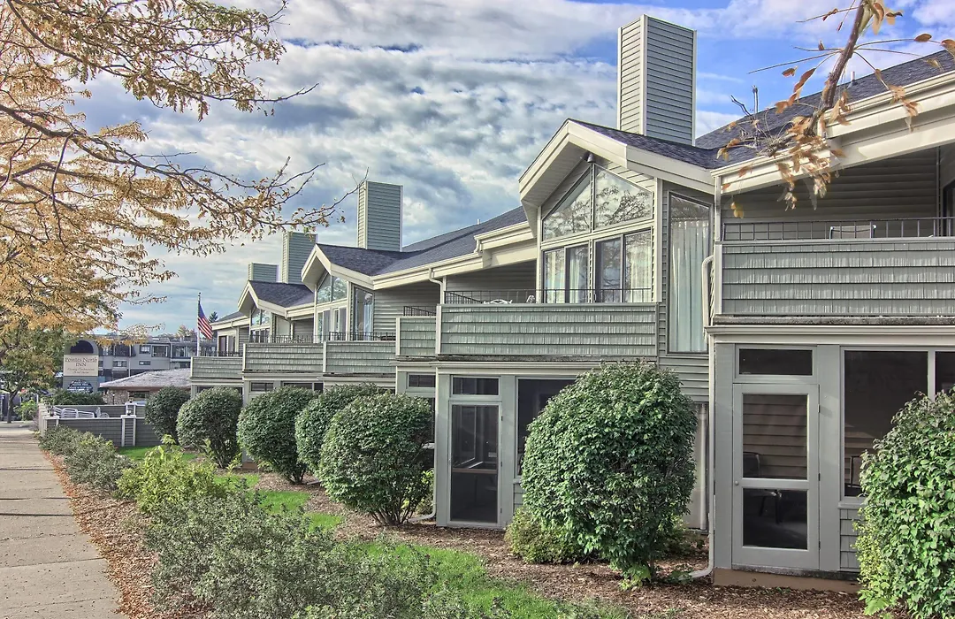 Pointes North Inn-1