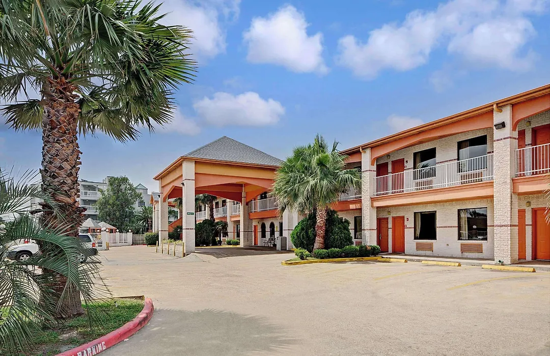Super 8 By Wyndham Galveston-1