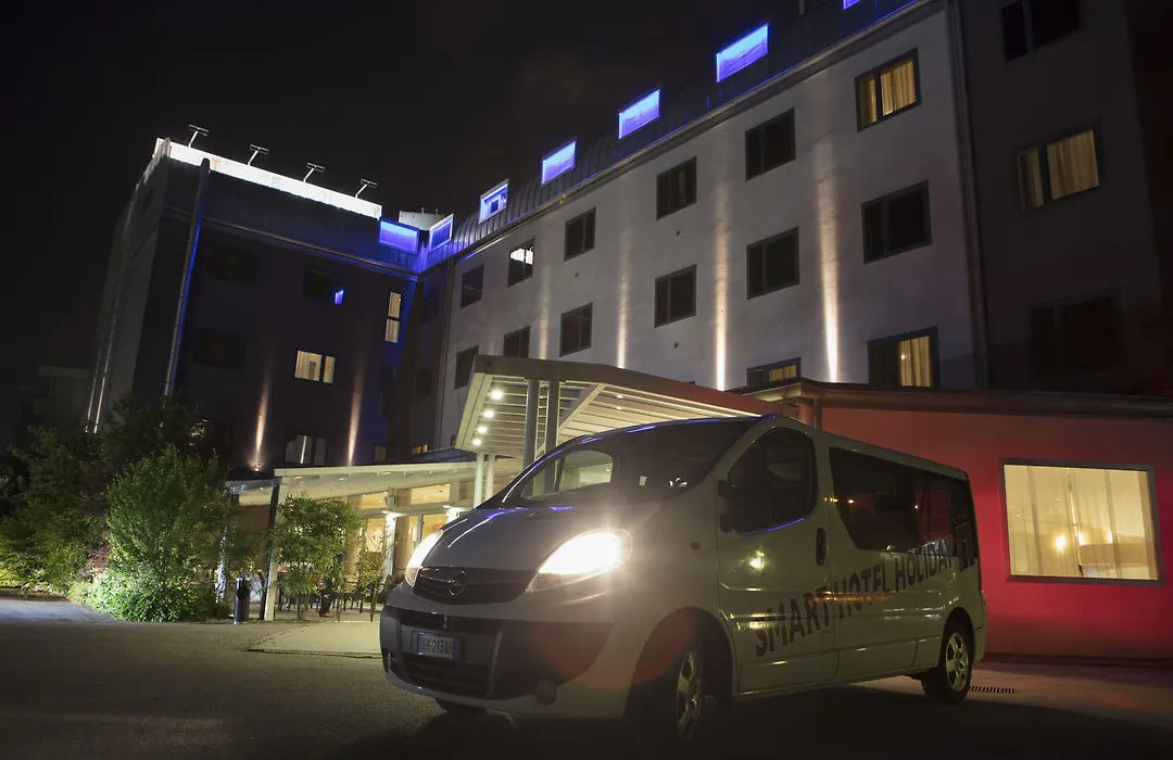 Smart Hotel Holiday-1