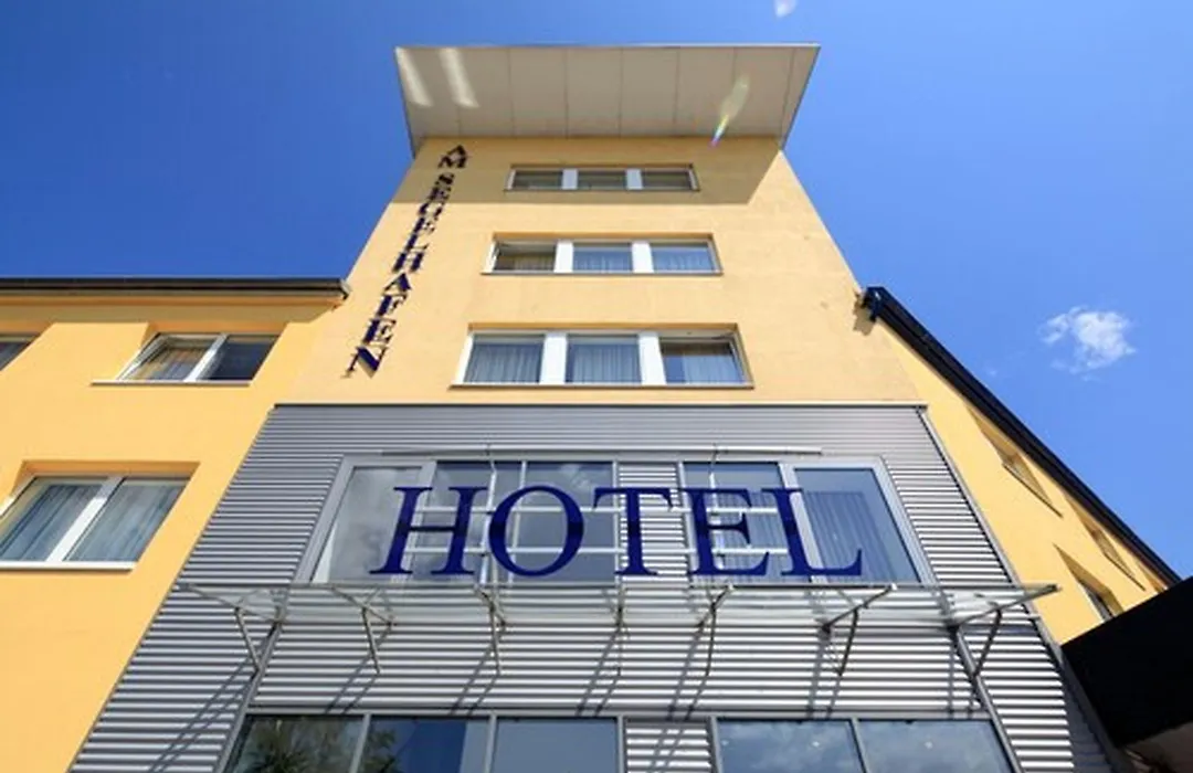 Hotel Am Segelhafen-1