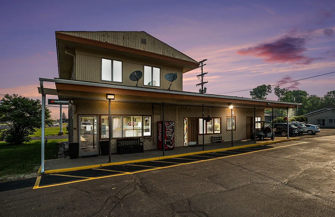 Great Lakes Inn & Suites-1
