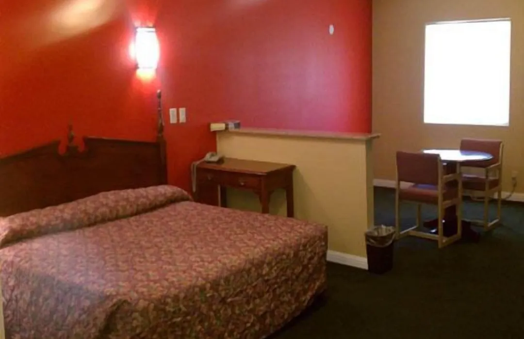 Economy Inn & Suites-1