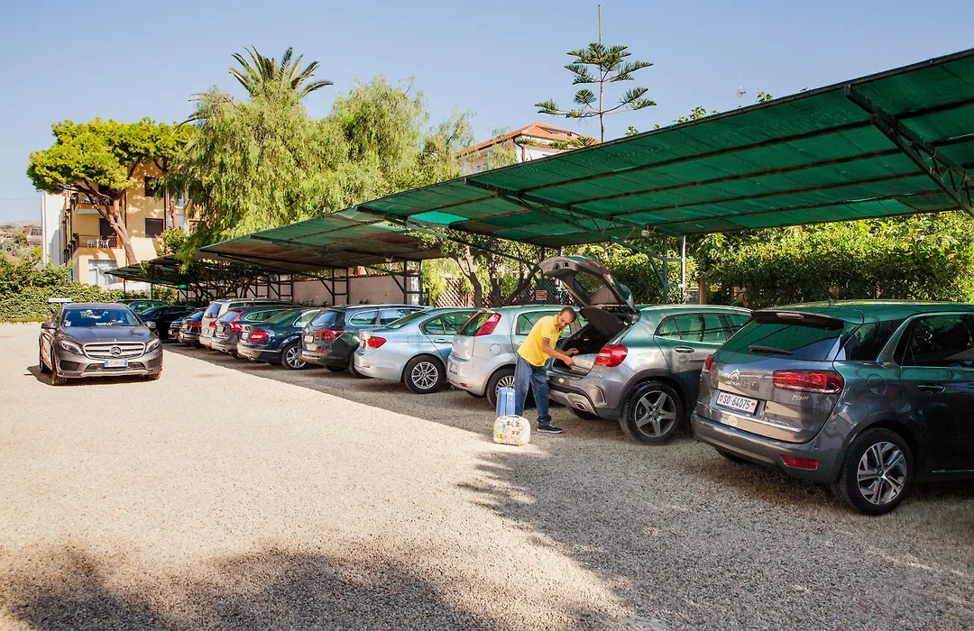 Hotel Gabriella-1