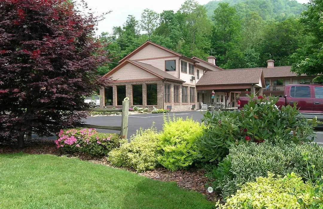 Jonathan Creek Inn-1