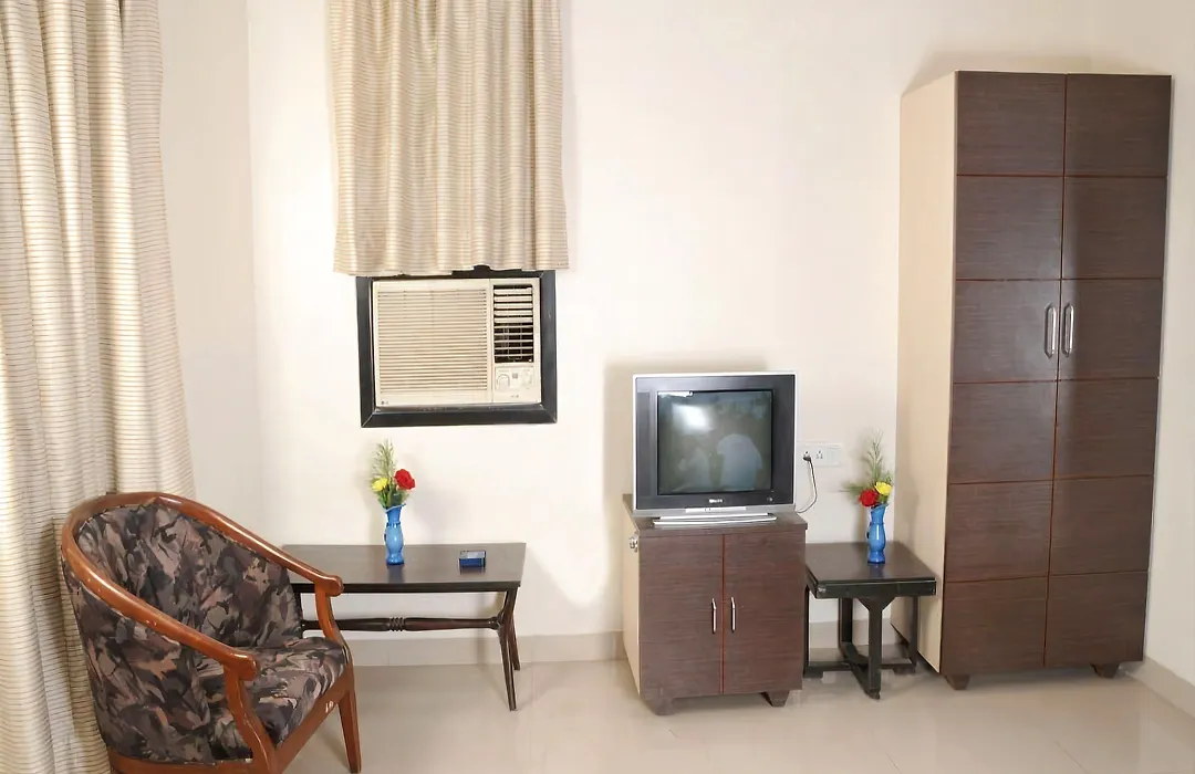 Pals Hotel-1