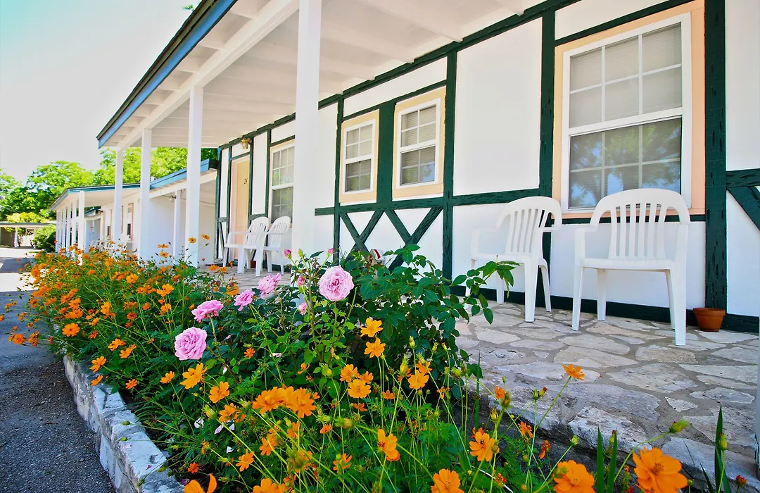 Peach Tree Inn & Suites-1