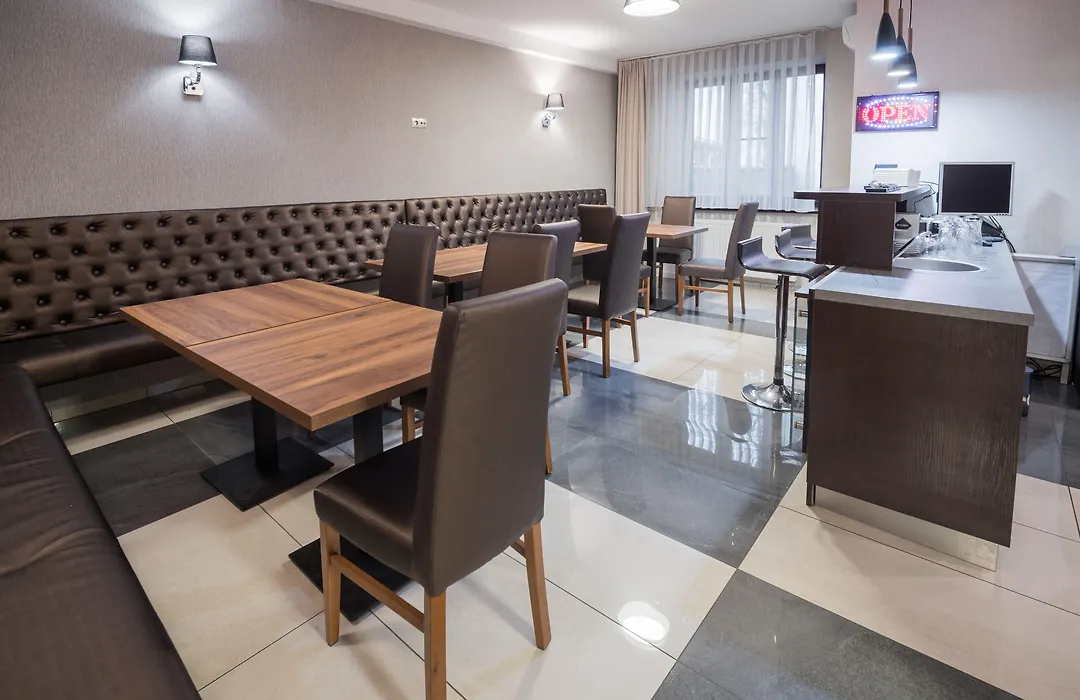 Hotel Miodowa-1