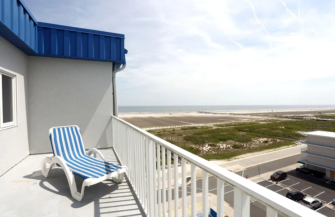 Adventurer Oceanfront Inn-1