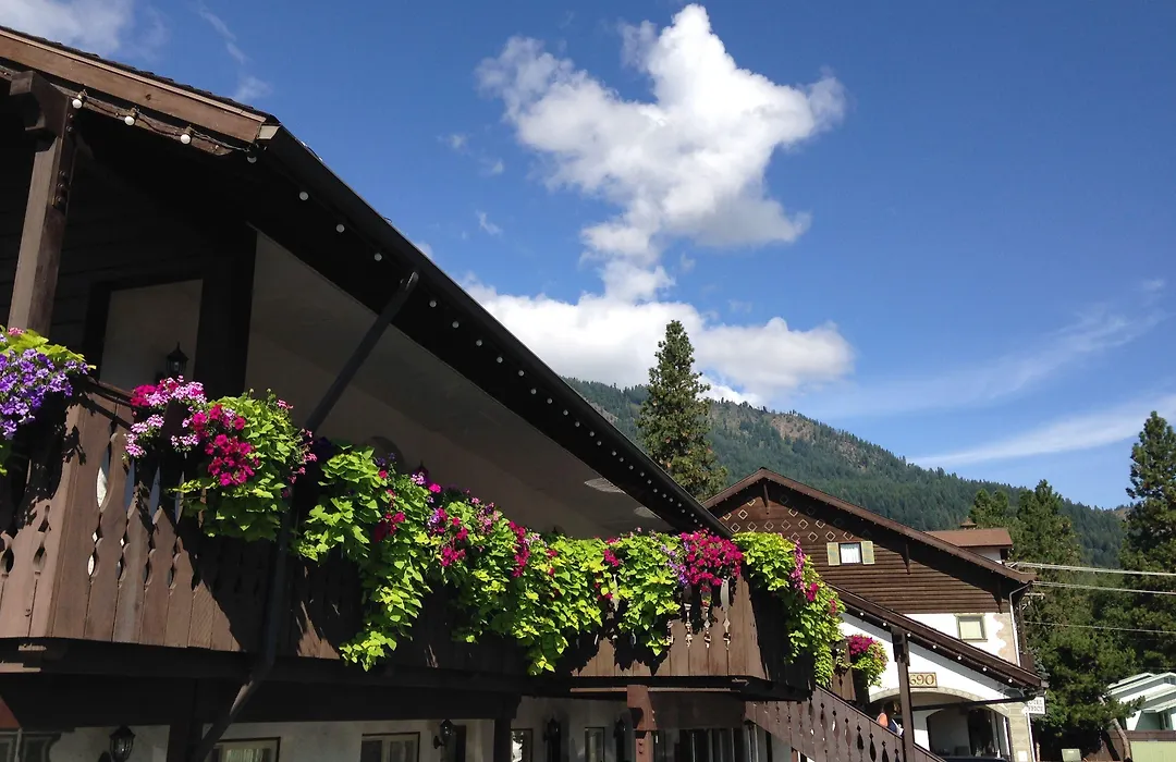 Linderhof Inn-1