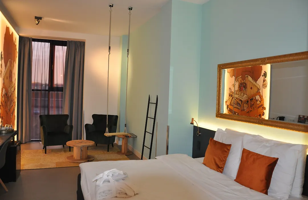 Hotel Rauw aan de Kade-1