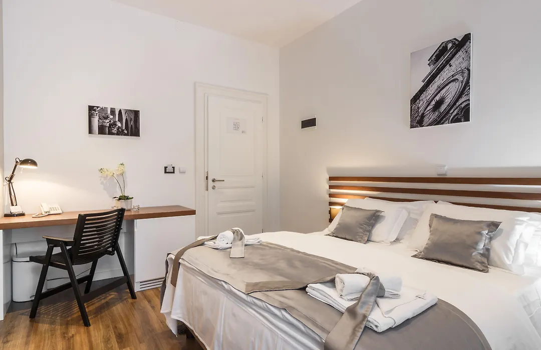 Prima Luxury Rooms-1
