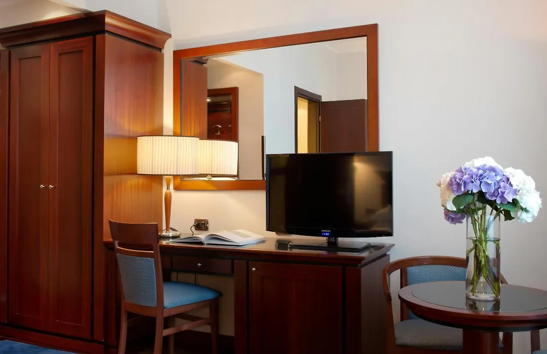 Starhotels Excelsior-1