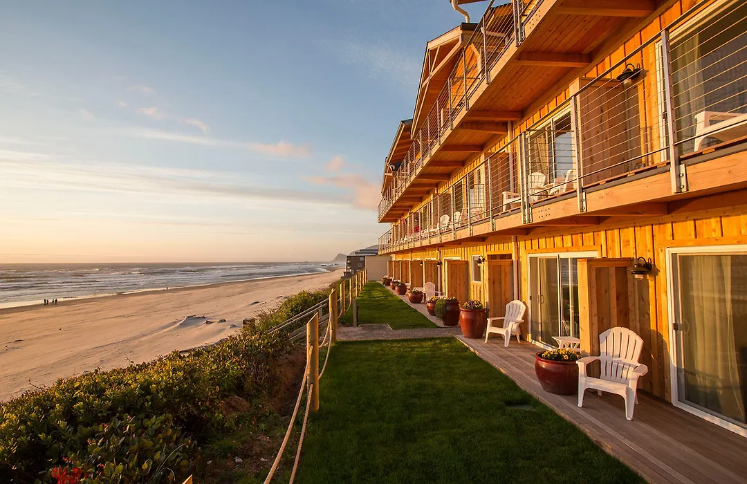 Pelican Shores Inn-1