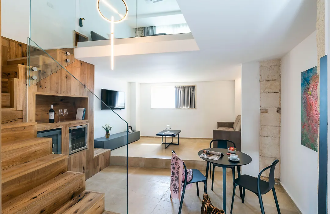 Re Dionisio Luxury Suites-1