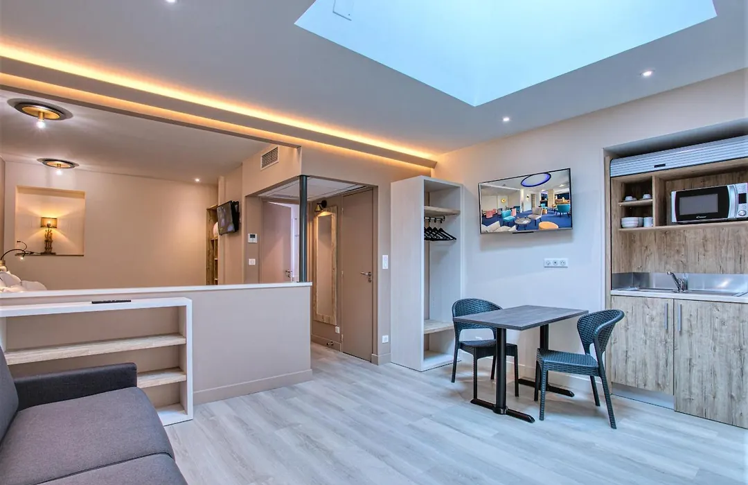 Hôtel Montaigne-1