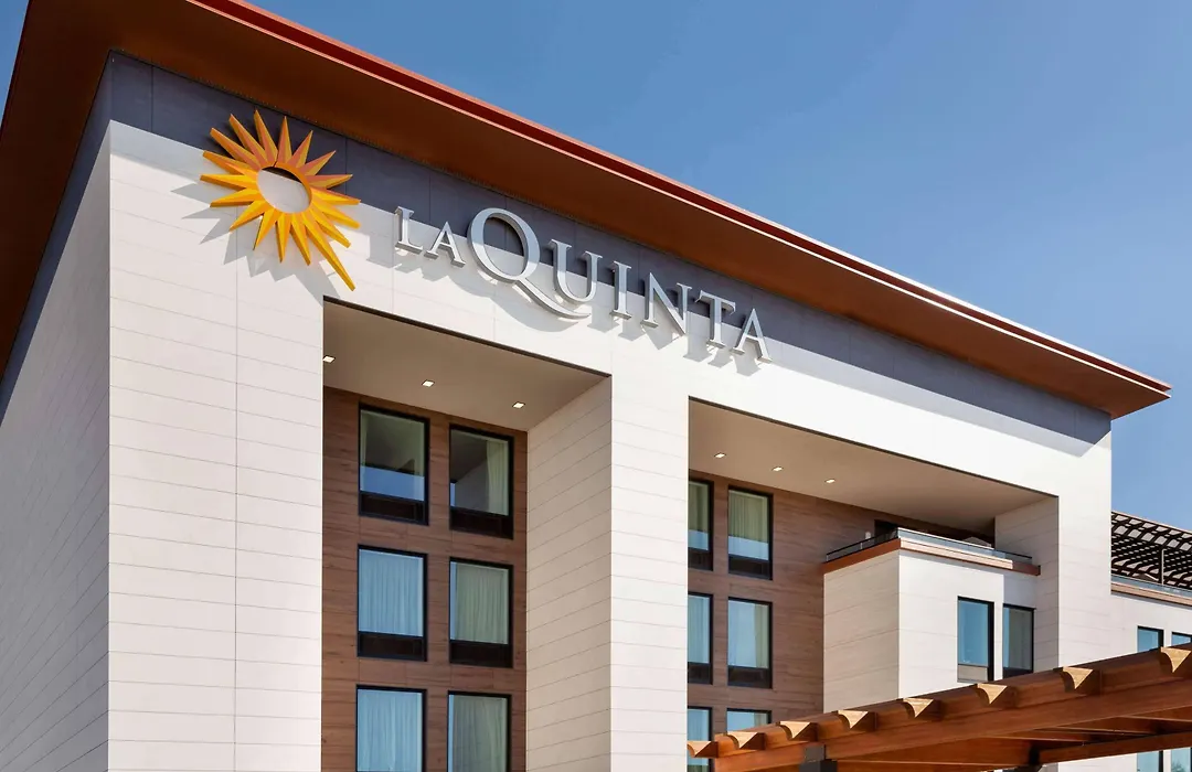 La Quinta Inn & Suites By Wyndham Santa Rosa Sonoma-1