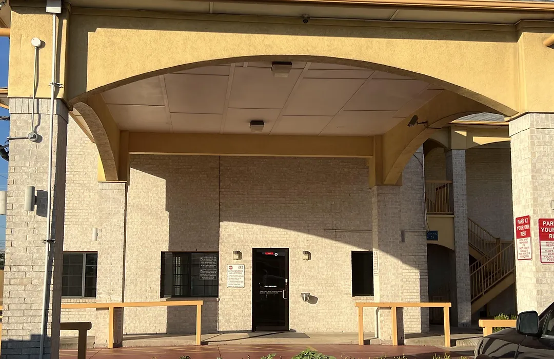Scott Inn & Suites - Downtown Houston-1
