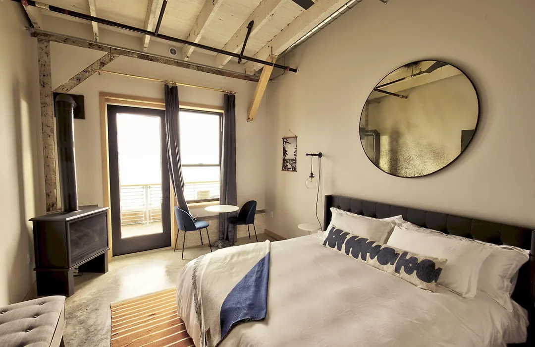 Bowline Hotel-1