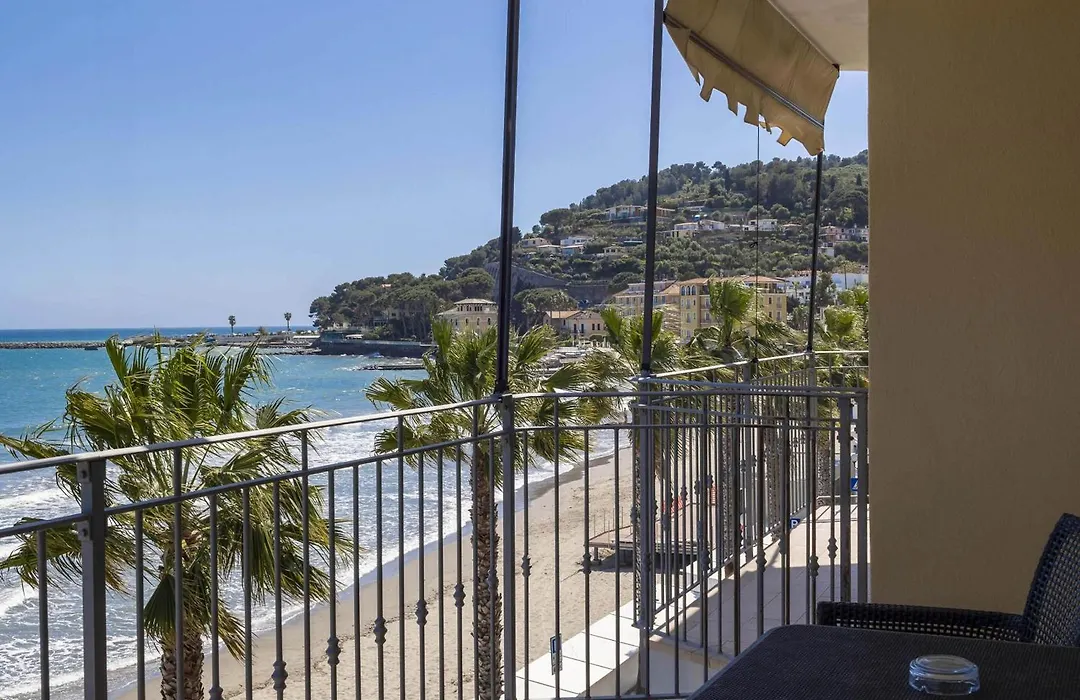 B&B HOTEL Diano Marina Palace-1