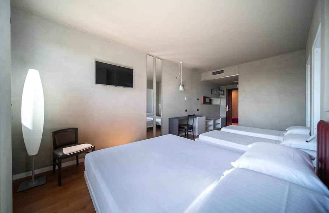 Point Hotel-1