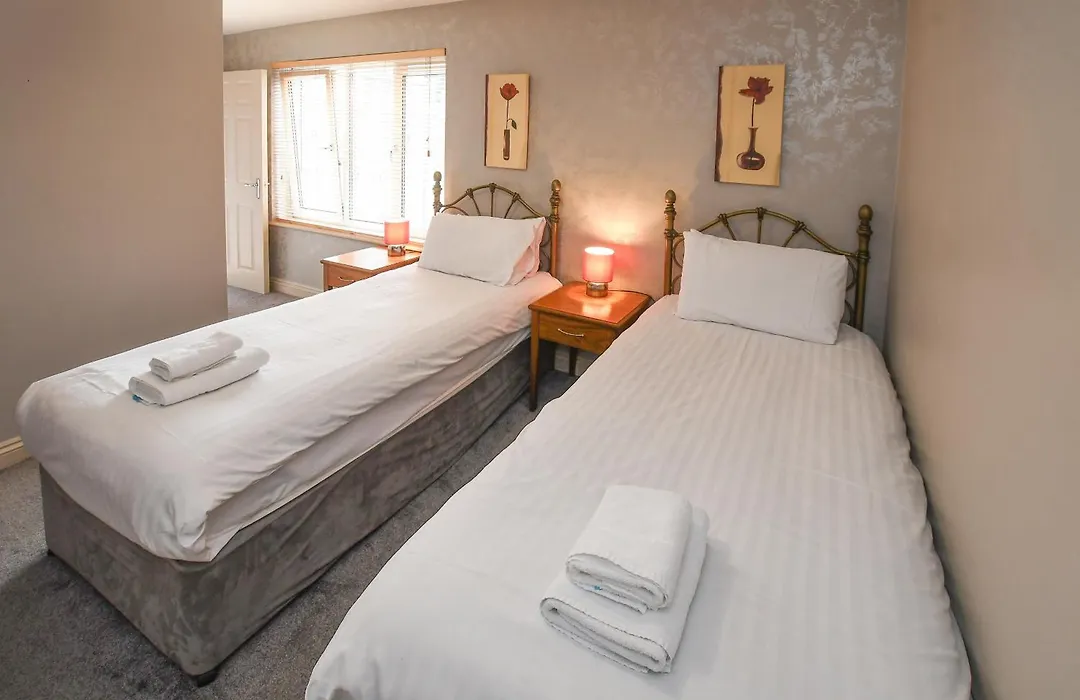 The Queens Hotel & Victoria Cloisters Apartments-1