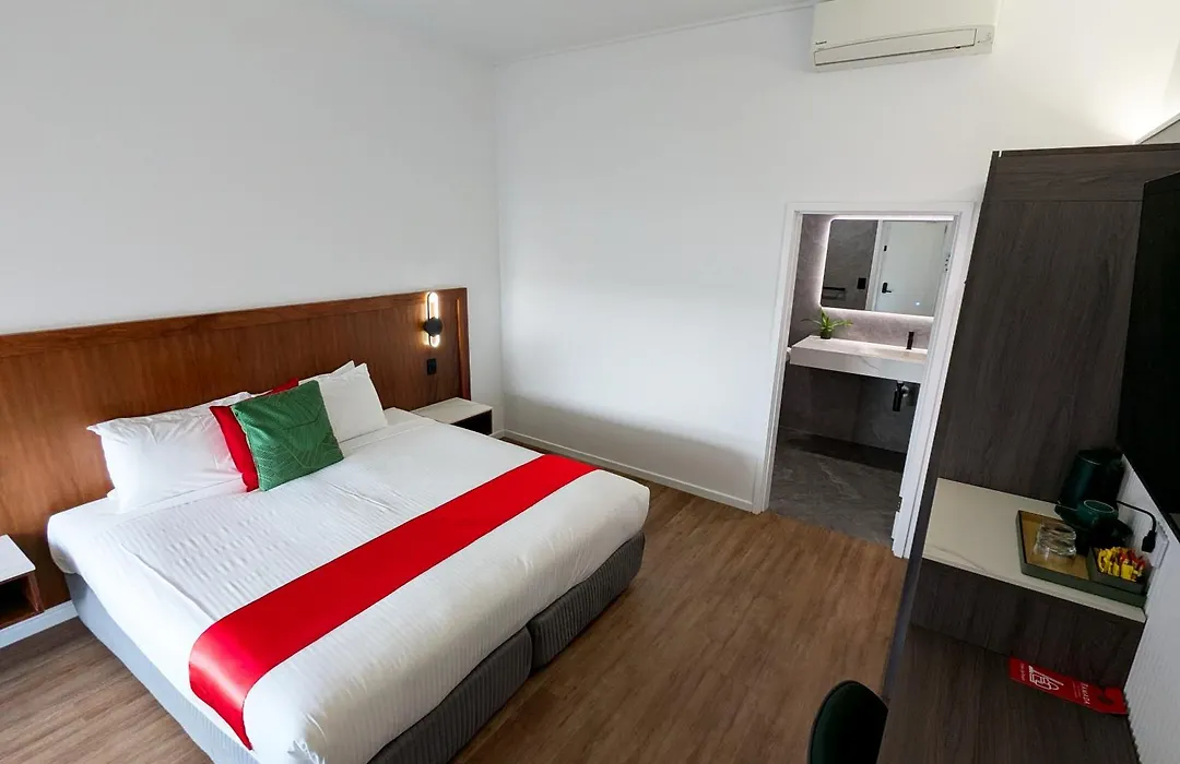 Ramada By Wyndham Cairns City Centre-1