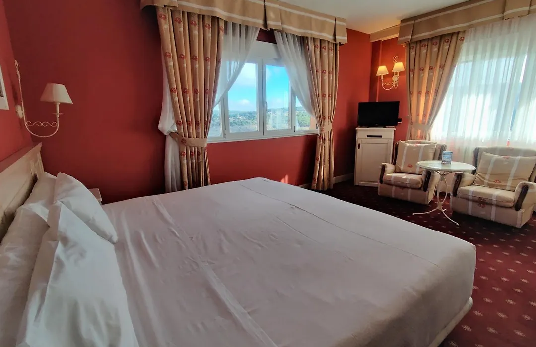 Hotel Leonor Mirón-1