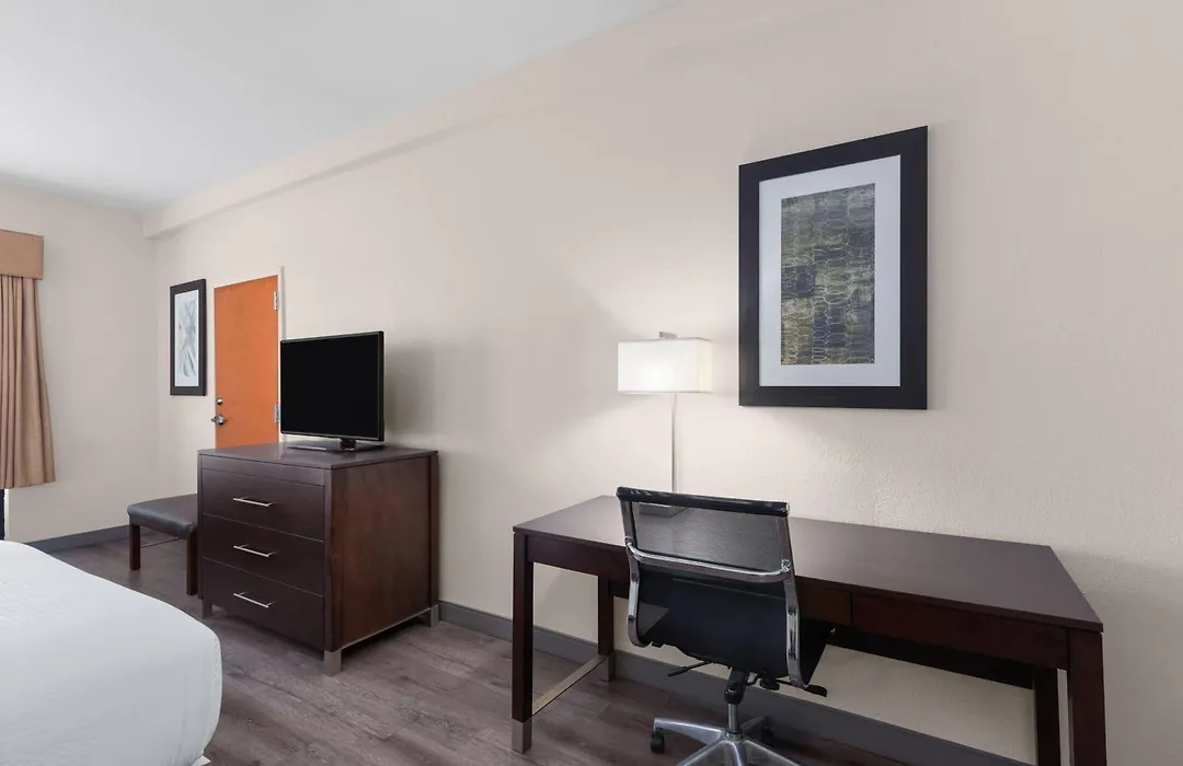 Wingate By Wyndham Destin-1