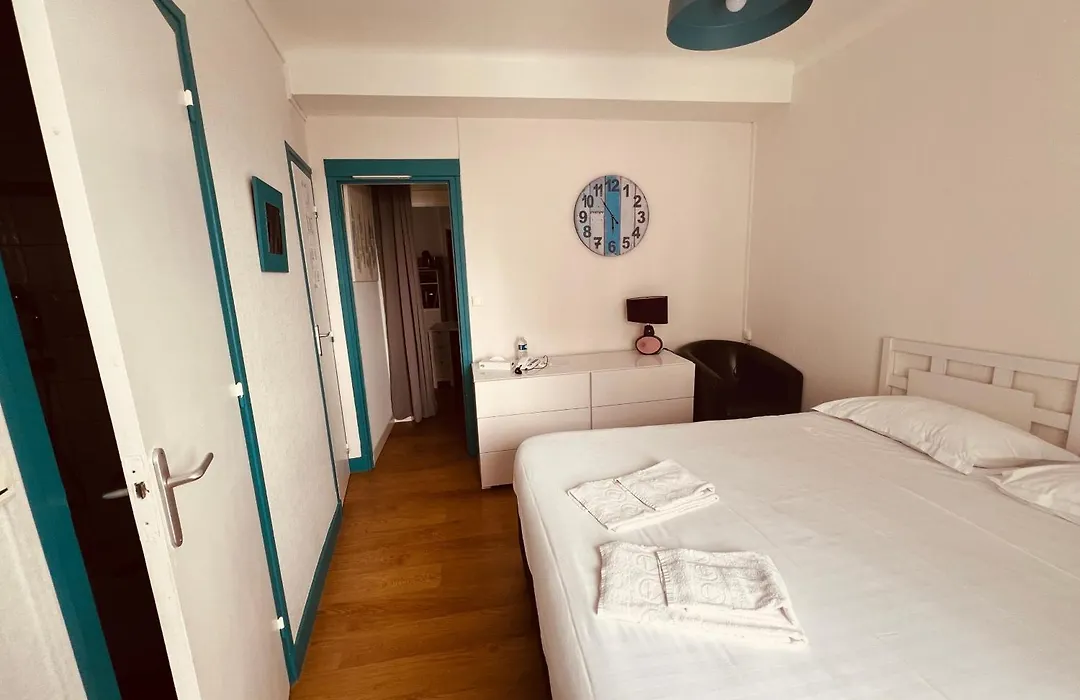 Hotel Le Crist Al, Front de mer, chambres climatisées et son studio non climatisé, proche du centre ville-1