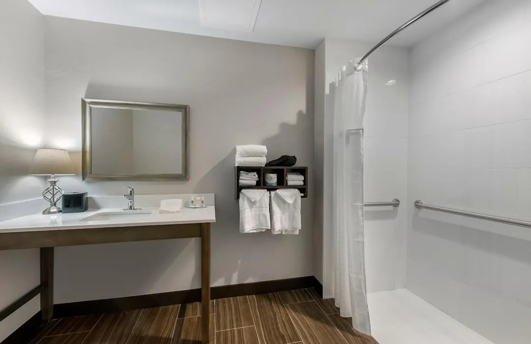 Comfort Suites Fort Lauderdale Airport & Cruise Port-1