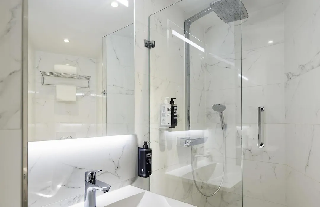 Ibis Styles Amsterdam Central Station-1