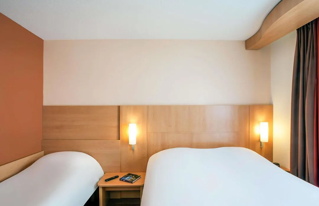 Ibis Beaune Centre-1