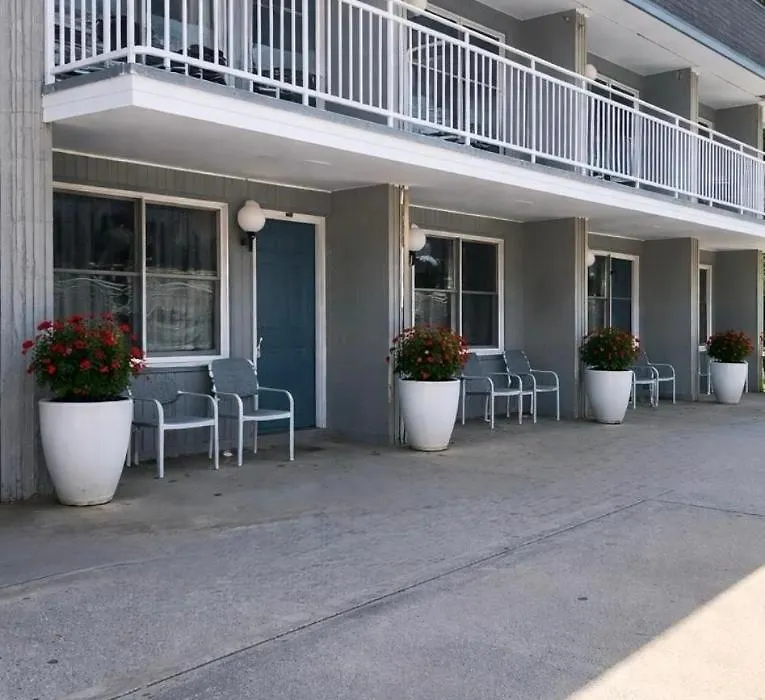 Cape Harbor Motor Inn-1