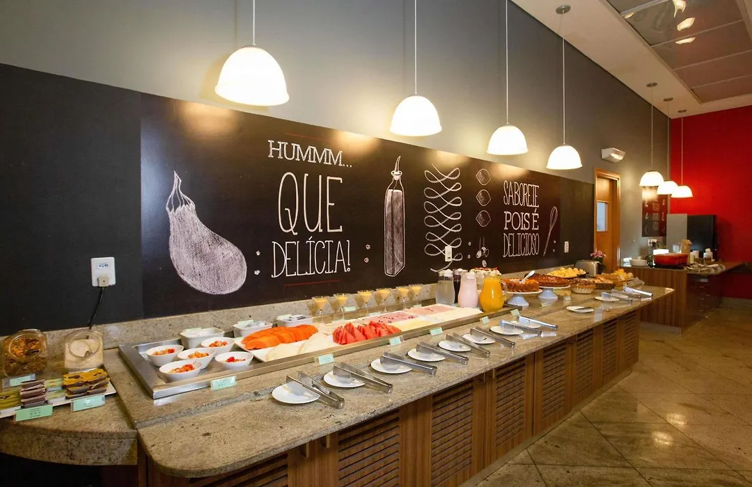 ibis Vitoria Praia de Camburi-1