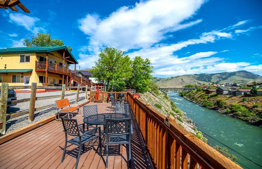 Yellowstone Riverside Cottages-1