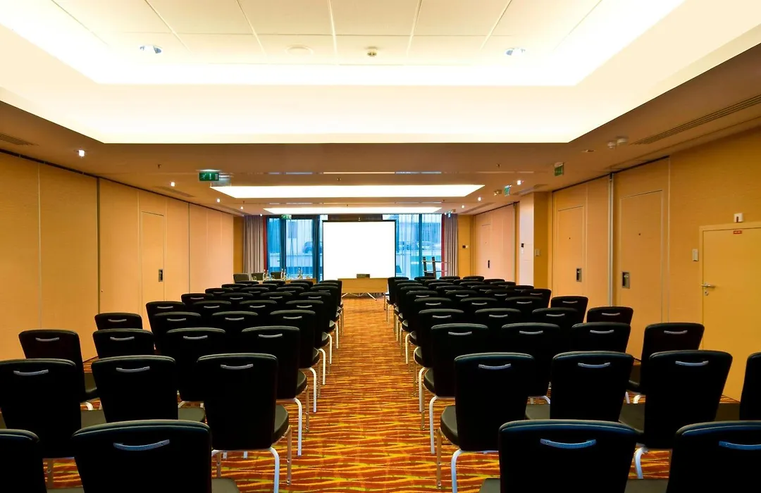 Courtyard By Marriott Paris Saint Denis-1