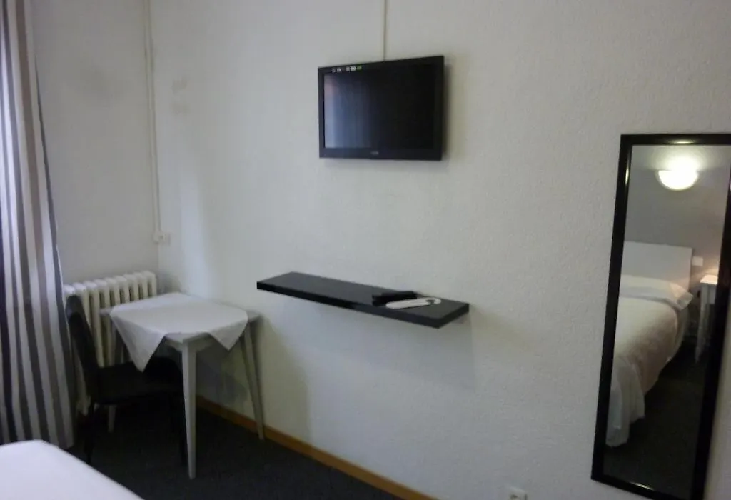 Hotel Les Glycines-1