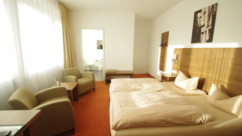 Hotel Peterchens Mondfahrt-1