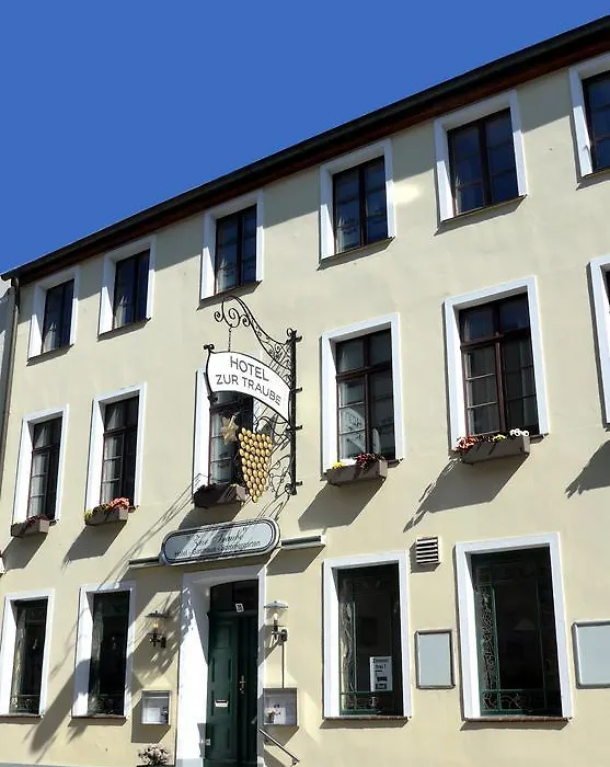 Romantisches Hotel Zur Traube Schwerin-1