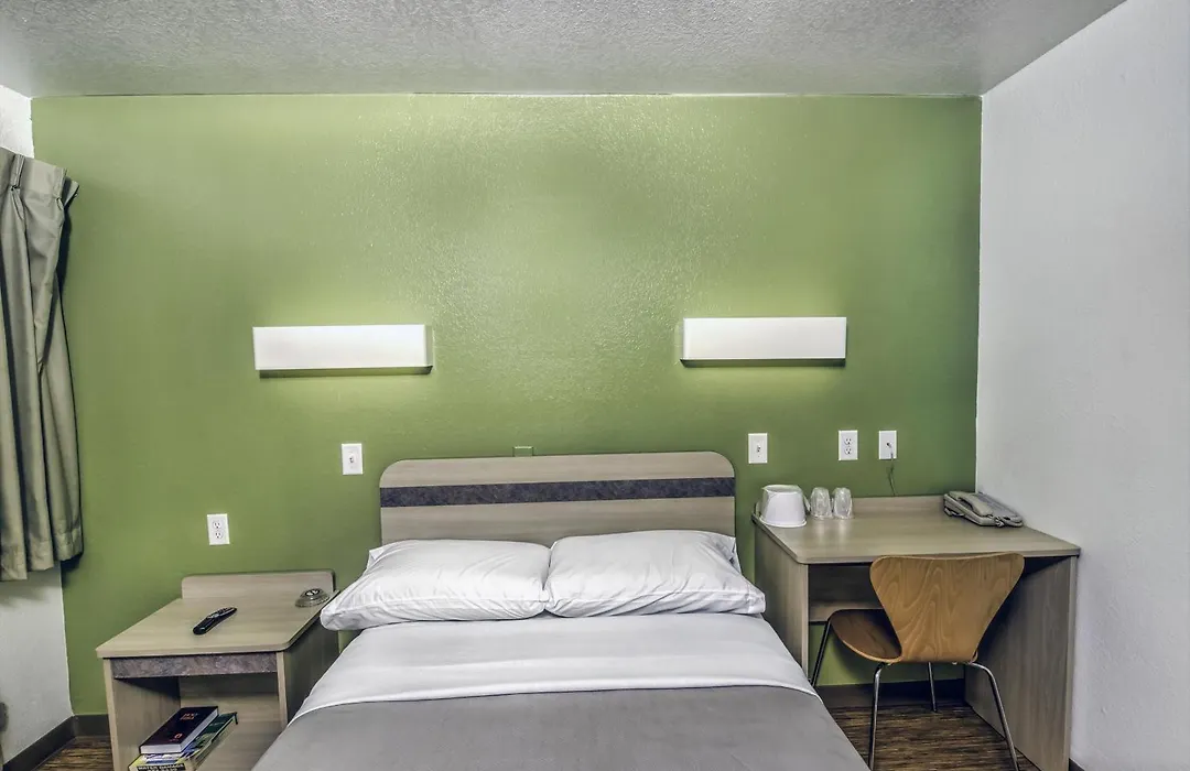 Motel 6 Colorado Springs, Co - South/Metro Area-1