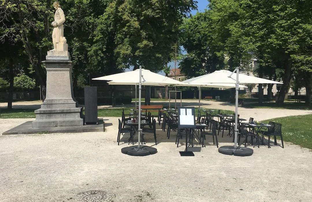 Hôtel Restaurant Des Remparts-1